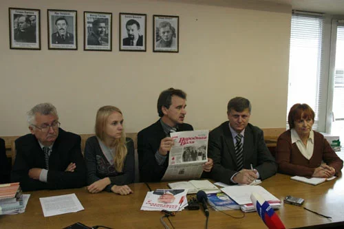 Зьлева направа: Станіслаў Багданкевіч, Гануля Ягорава,Анатоль Лябедзька, Аляксандар Дабравольскі, Валянціна Палевікова.