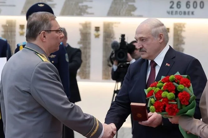 Аляксандр Лукашэнка і генеральны пракурор Андрэй Швед. Скрыншот з відэа