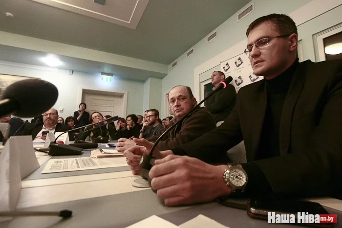Ideołah Vadzim Hihin uziaŭ udzieł u dyskusii razam z žurnalistami Mališeŭskim i Bykoŭskim.