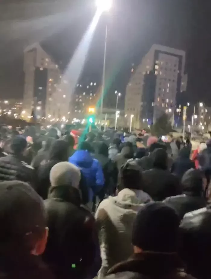 Митингующие в Алматы, 4 января 2022
