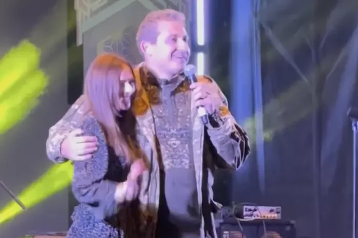 Маргарита Левчук и Коля Серга. Скрин видео из инстаграма певицы