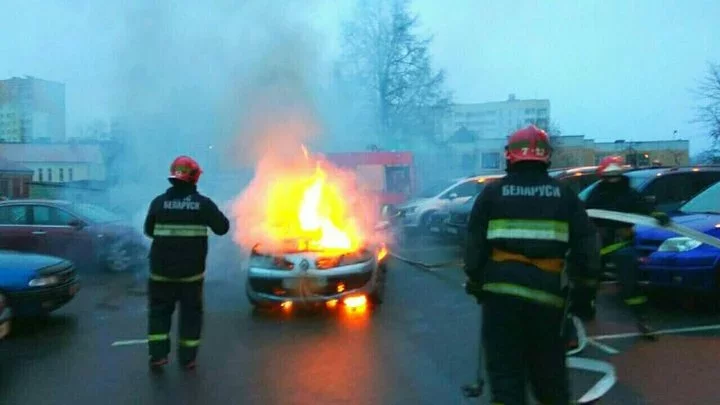 Пажар адбыўся ў маторным адсеку Renault Megane. Тут і далей фота МНС.