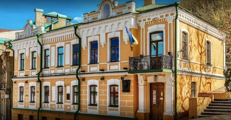 Fota z sajta muzieja Bułhakava