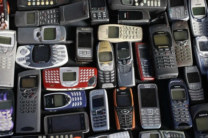 Staryja madeli telefonaŭ i smartfonaŭ Nokia. Fota: Reuters