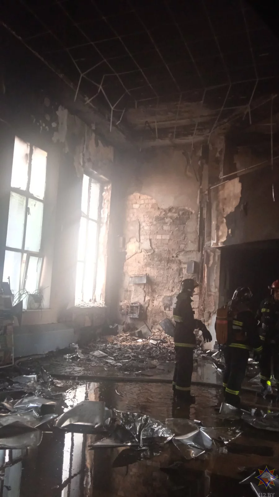 Učora ŭ Minsku adbyŭsia pažar u budynku mižnarodnaha ŭniviersiteta «MIPSA». Fota: MNS