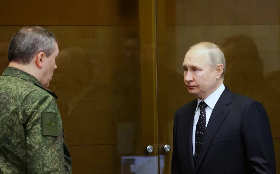 Генерал Валерый Герасімаў і Уладзімір Пуцін. Архіўнае фота: Gavriil Grigorov / Sputnik, Kremlin Pool Photo via AP