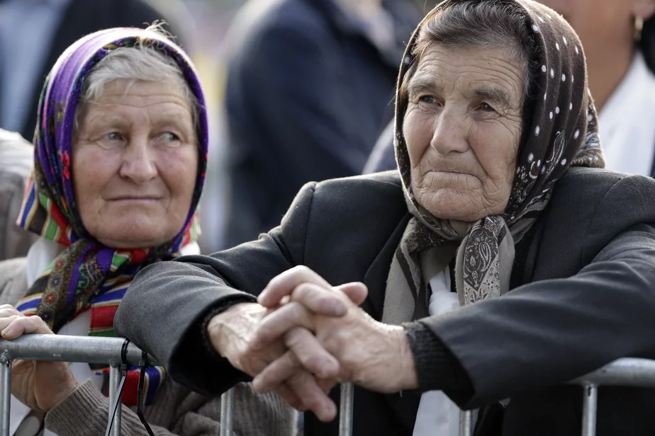 Женщины на встрече с Папой Римским в Яссах, Румыния. Фото Andrew Medichini, AP.