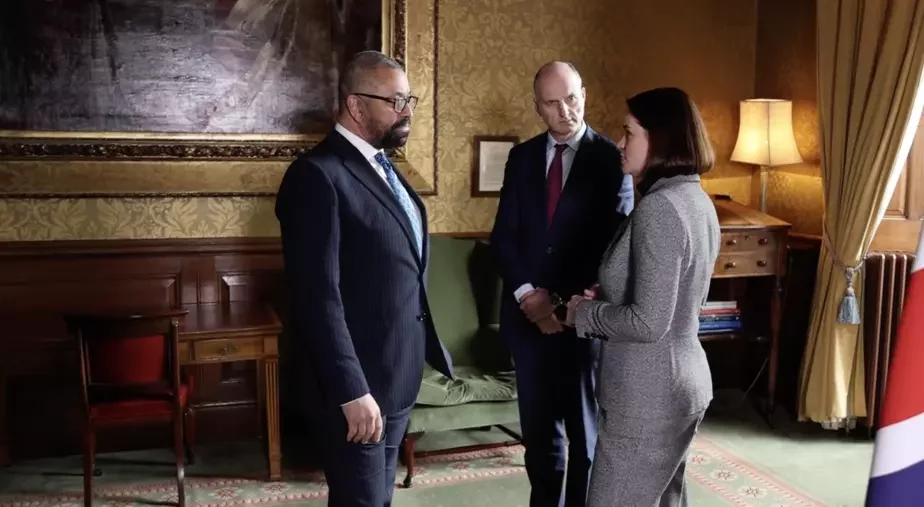 Во время встречи с британскими министром иностранных дел и министром по делам Европы. Скриншот из видео