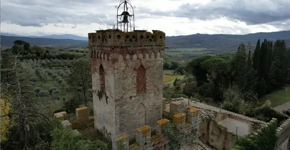 Замок мечты Натальи называется Монтепешини (Монтепещини) и находится в Тоскане
