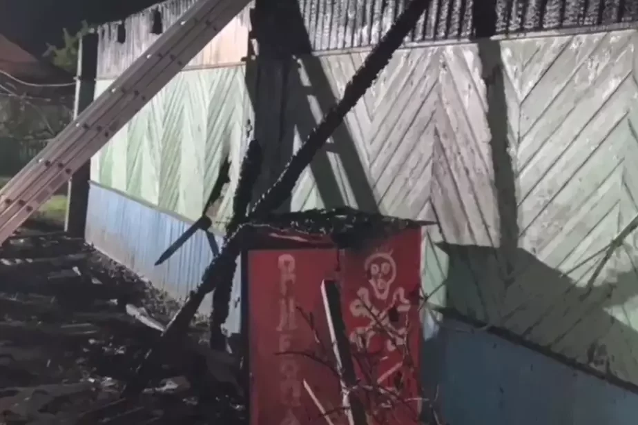 Сгоревшая дача в Пуховичском районе. Скрин видео