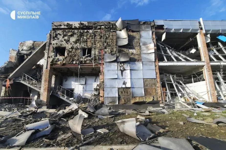 Разрушенный торговый центр в Николаеве. Украинцы надеются, что россияне компенсируют весь нанесенный ущерб. Фото: 