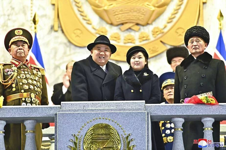 Ким Чен Ын вместе со своей дочерью Чжу Э. Фото: «Голос Кореи»
