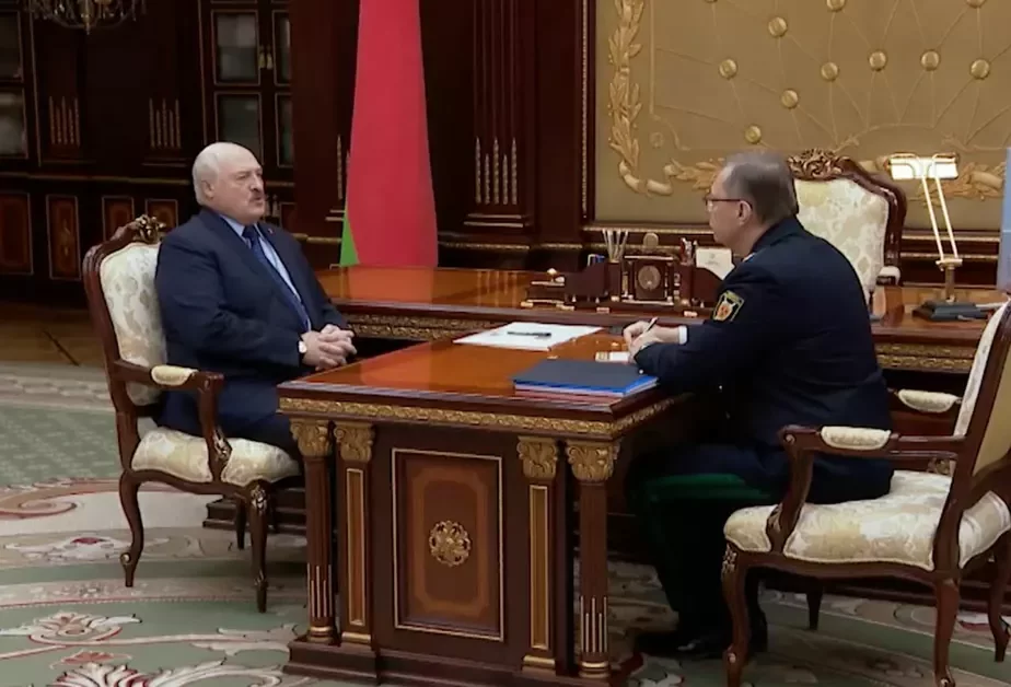Лукашэнка з генеральным пракурорам Андрэем Шведам, з прозвішчам якога перадусім асацыююцца прынятыя ў закон змены