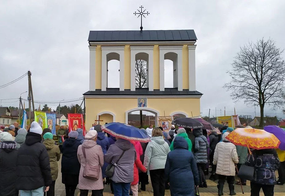 Торжественное открытие восстановленных ворот костела в Столбцах. Фото: Catholic.by
