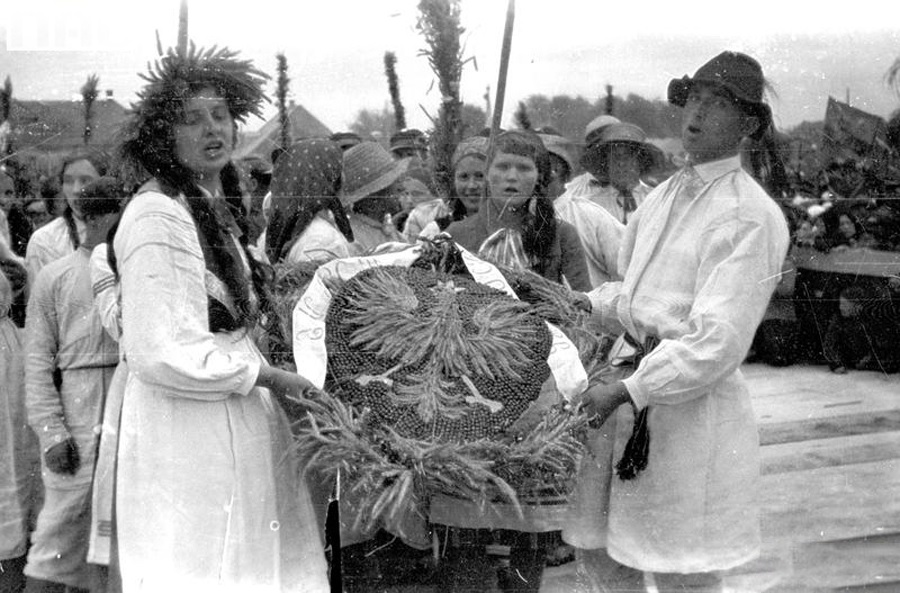 Праздник Дажынки в Глубоком. 1934 год. Фото: Narodowe Archiwum Cyfrowe